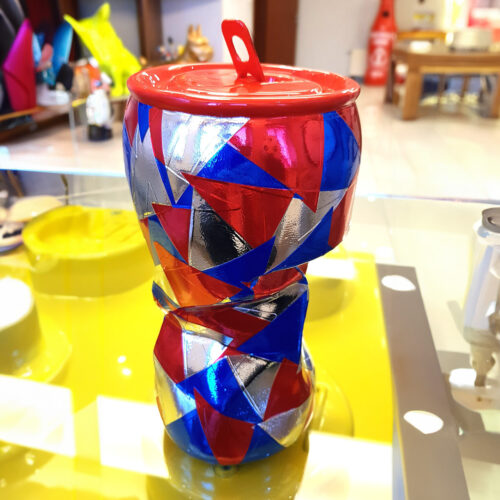 Pop art wrapping can, a functional and decorative figure.