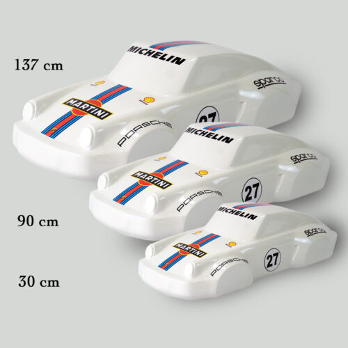 Three scale models of a race car with Martini livery, arranged by sizes of 137 cm, 90 cm, and 30 cm.