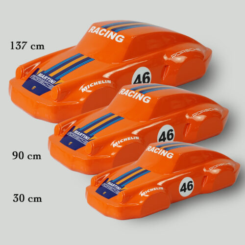 Three orange racing car replicas with blue stripes and various logos, labeled with sizes 137 cm, 90 cm, and 30 cm.