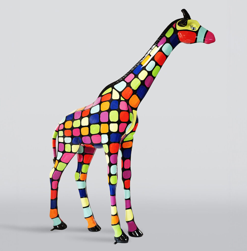 Large life-sized giraffe figurine - smartie