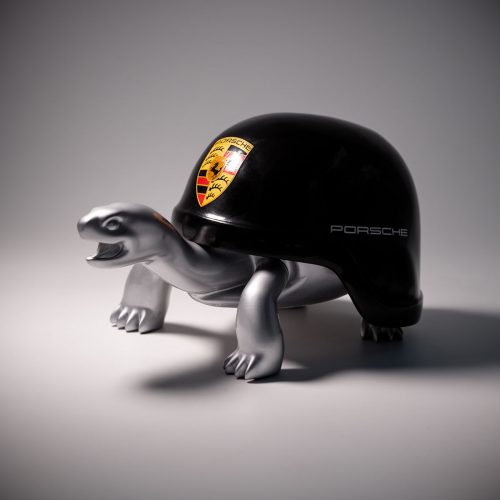 Żółw w kasku - porsche