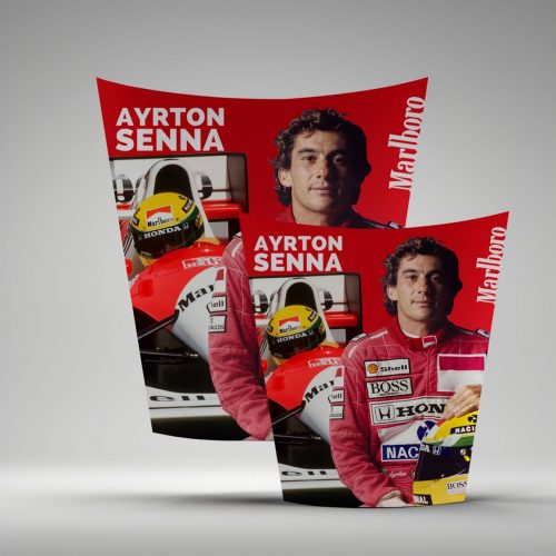 Maski samochodowe Ayrtona Senny z jego portretem i kaskiem na tle czerwonego bolidu oraz napisem Marlboro. Dekoracja do powieszenia na ścianie
