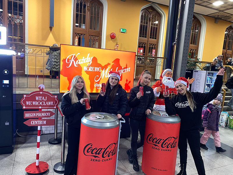 Anyone Can Be Santa: Coca-Cola's Christmas Campaign with Santa Figures 16 PHOTO 2024 12 21 13 41 24