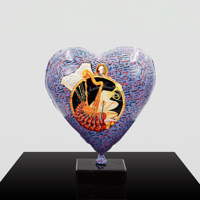 Decorative Heart-Shaped Balloon Figurine - Image 5