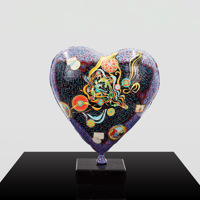 Decorative Heart-Shaped Balloon Figurine - Image 6