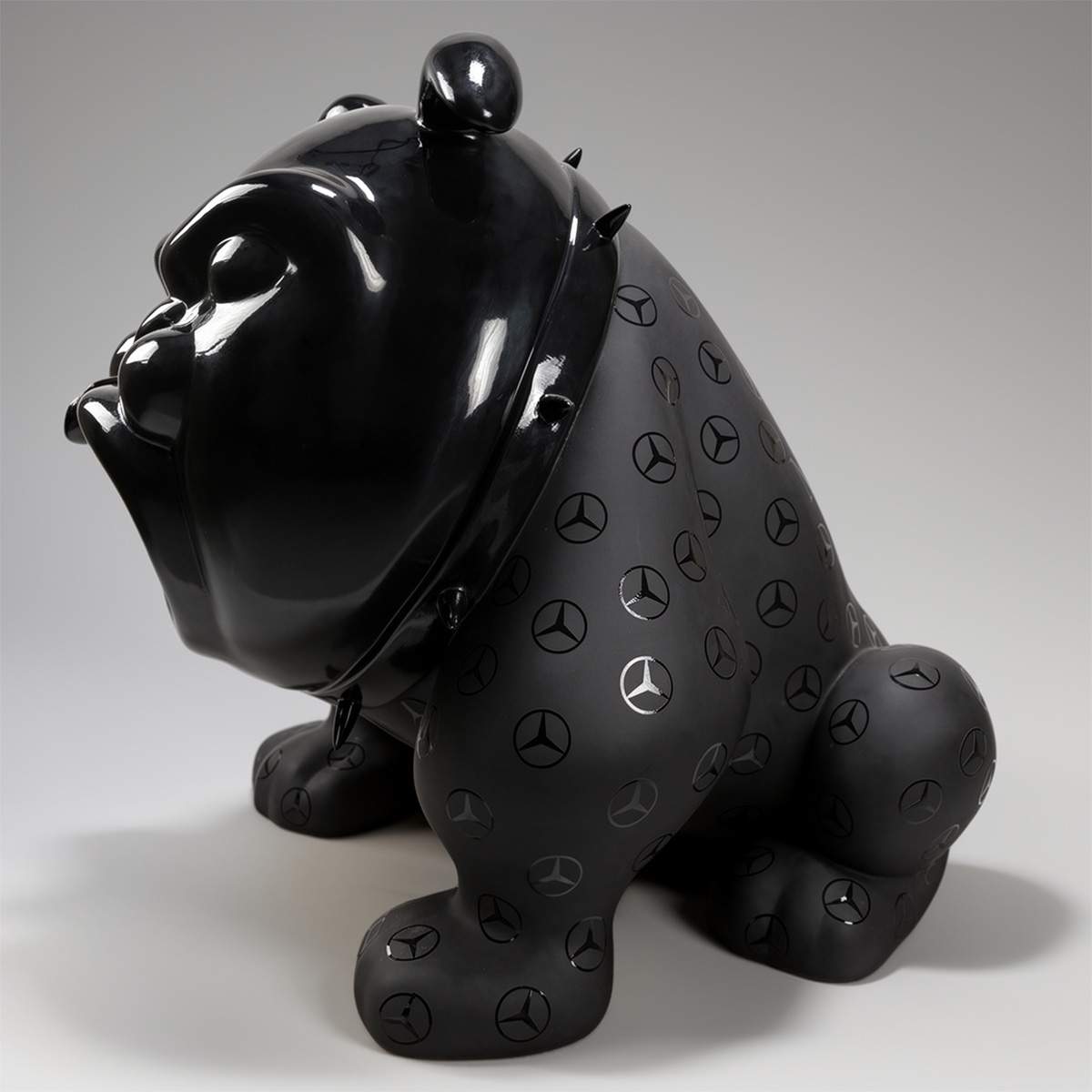 Avella Bulldog Dog 55 cm - Mercedes Logo