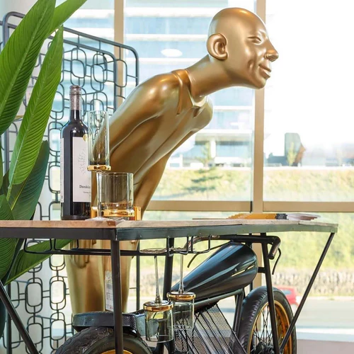 Decorative Figure – Welcome Guest Gold