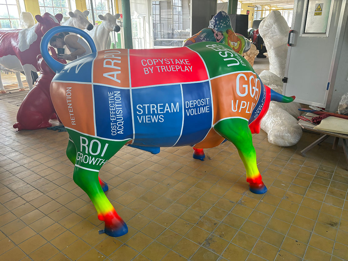 TruePlay Advertising Bull – Custom XXL Trade Fair Figure 3 truplay byk 3