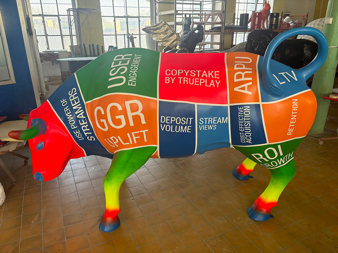 TruePlay Advertising Bull – Custom XXL Trade Fair Figure 1 truplay byk 5