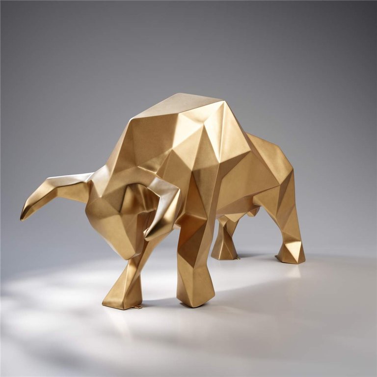 Large Figure – Golden Low Polly Bull