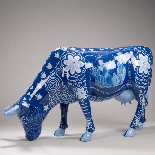 Malowana Figura Krowy Pasącej Się Parada Krów - Delft Blue