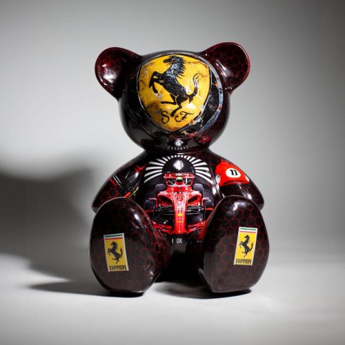Artystyczna Figura Misia Siedzącego Ferrari Black - tył